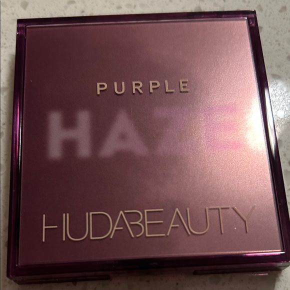 HUDA BEAUTY Vibrant Pink and Purple Eyeshadow Palette - Picture 4 of 7